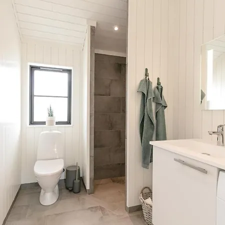 Three-bedroom In Nyaraló Neksø
